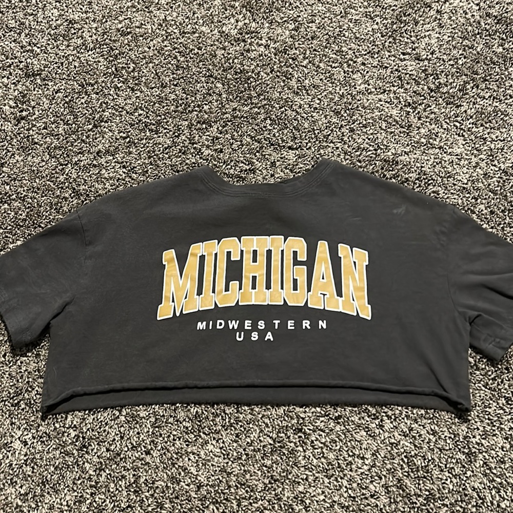Cropped Graphic Tshirt